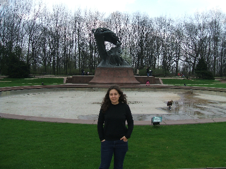 Estatua homenajeando a Chopin en Parque Lazienki, Varsovia