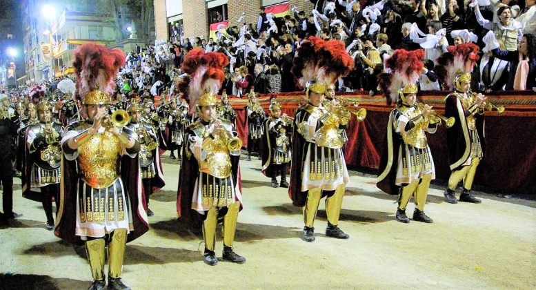 Semana Santa en Lorca: Disfrazados de Romanos