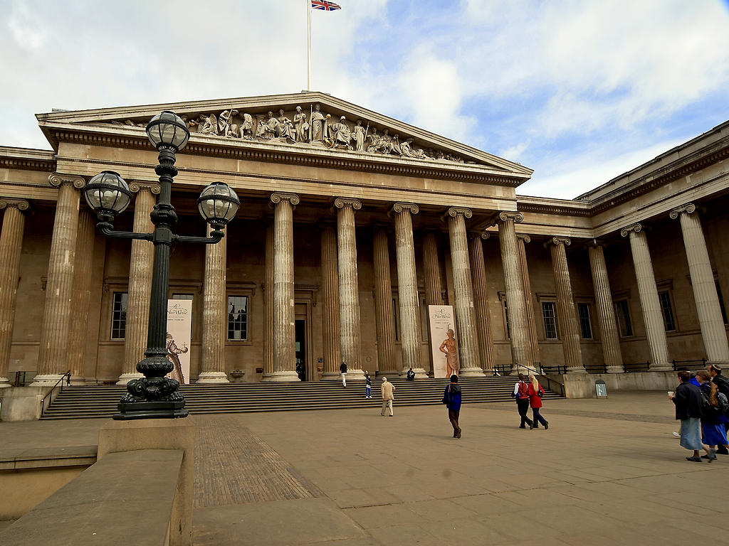 Fachada del British Museum
