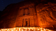 El Tesoro en Petra by night