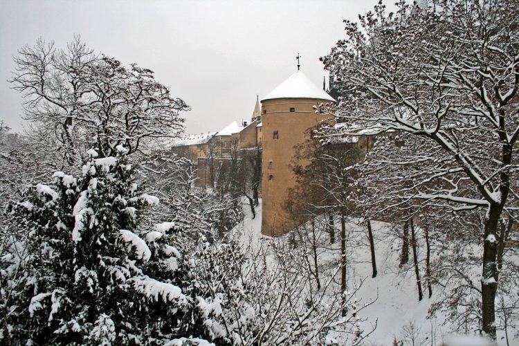Torre de la Pólvora Mihulka bajo la nieve