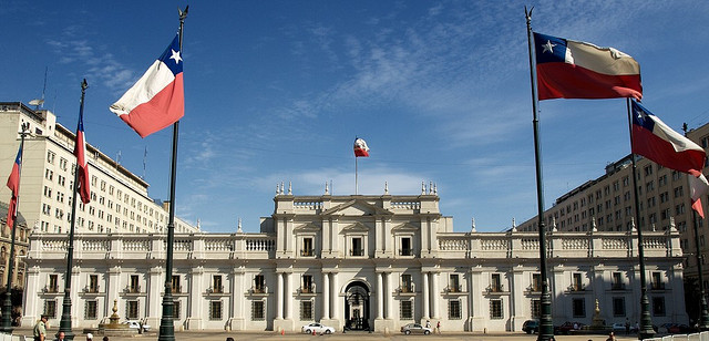 El Palacio de la Moneda desde Plaza de la Constitución
