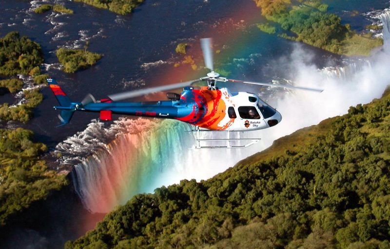 Helicóptero sobre las Cataratas Victoria 