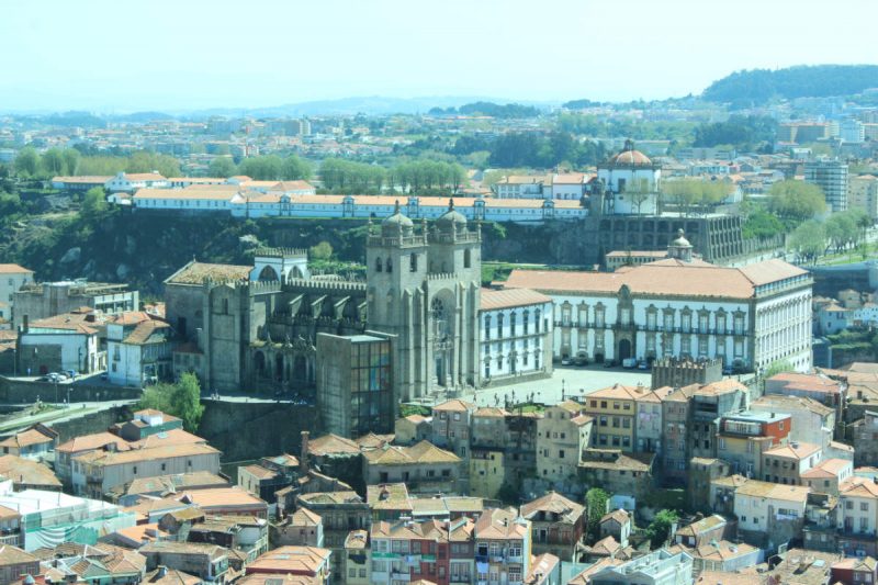 Vistas desde la Torre de los Clérigos en Oporto