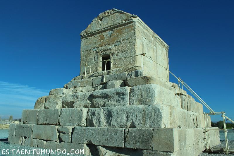 Restos arqueológicos de Pasargadas