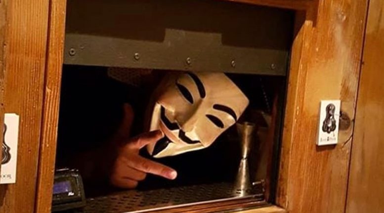 Camarero del Bar BackDoor 43