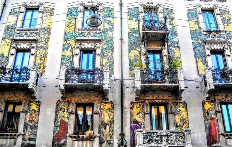Fachada de la Casa Galimberti con motivos florales