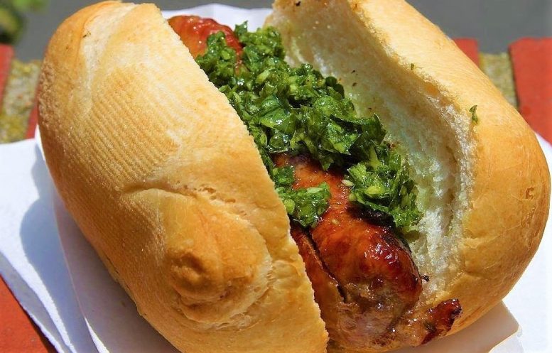 Choripán con chimichurri