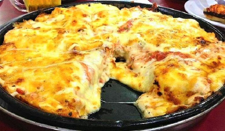 Pizza argentina con mucho queso