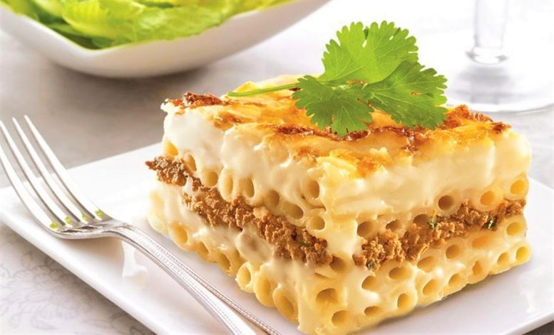 Macarrones con bechamel y carne