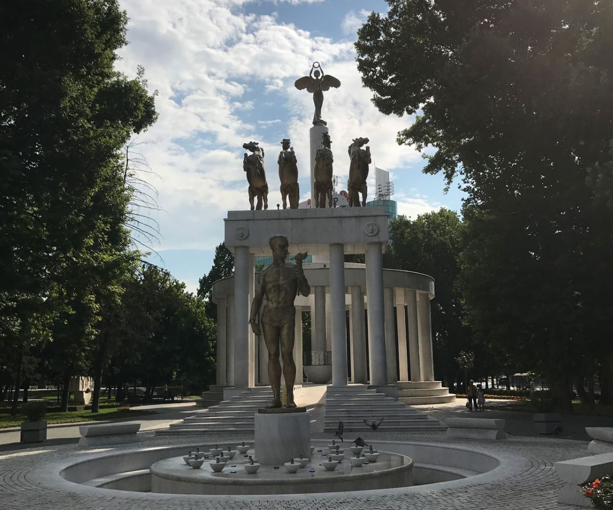 Monumento a los Héroes Caídos Monumento a los Héroes Caídos