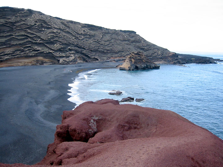 Playas de arena volcánica en Lanzarote