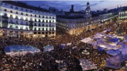 La indignación llena la puerta del sol de Madrid