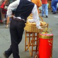 Vendiendo barquillos en El Rastro de Madrid