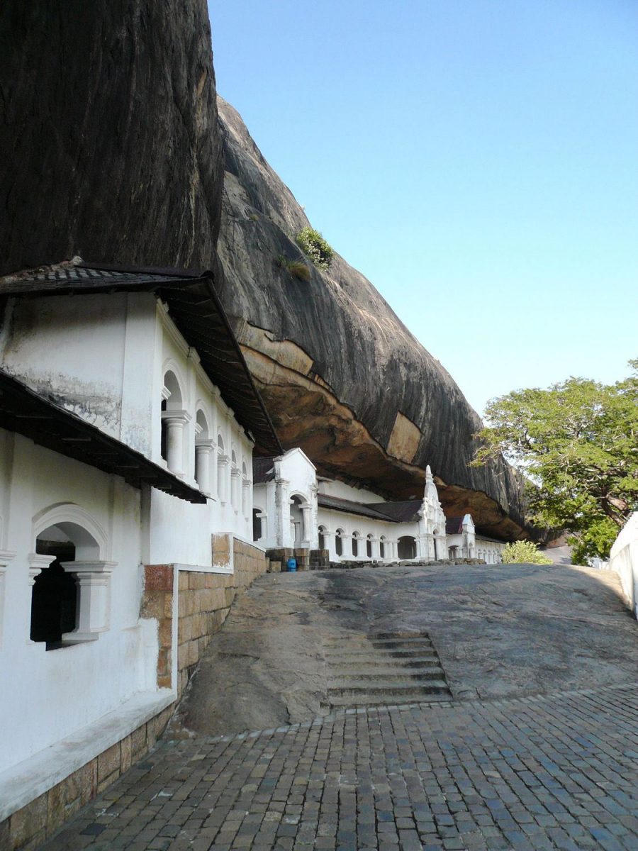 Exterior del Templo de Oro de Dambulla en Sri Lanka