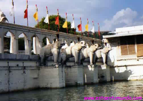 Palacio en la Isla de Jagmandir, en Udaipur