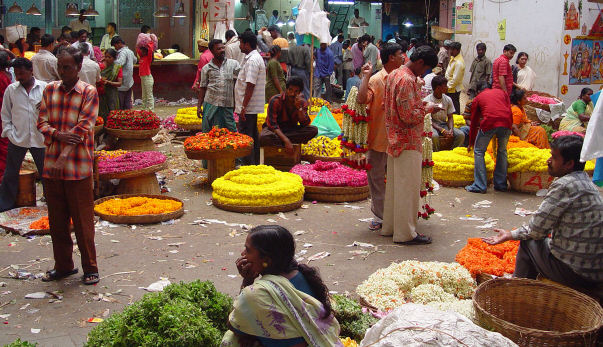 Vendedores de flores en India
