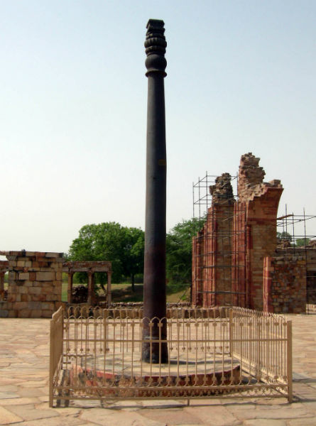Complejo Qtub Minar: Pilar de Hierro