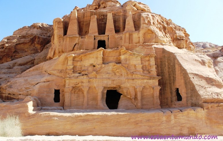 Tumba nabatea en Petra, Jordania