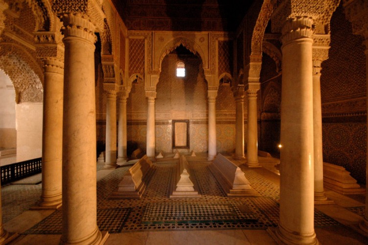 Estancia de las tumbas saadies en Marrakech, Marruecos